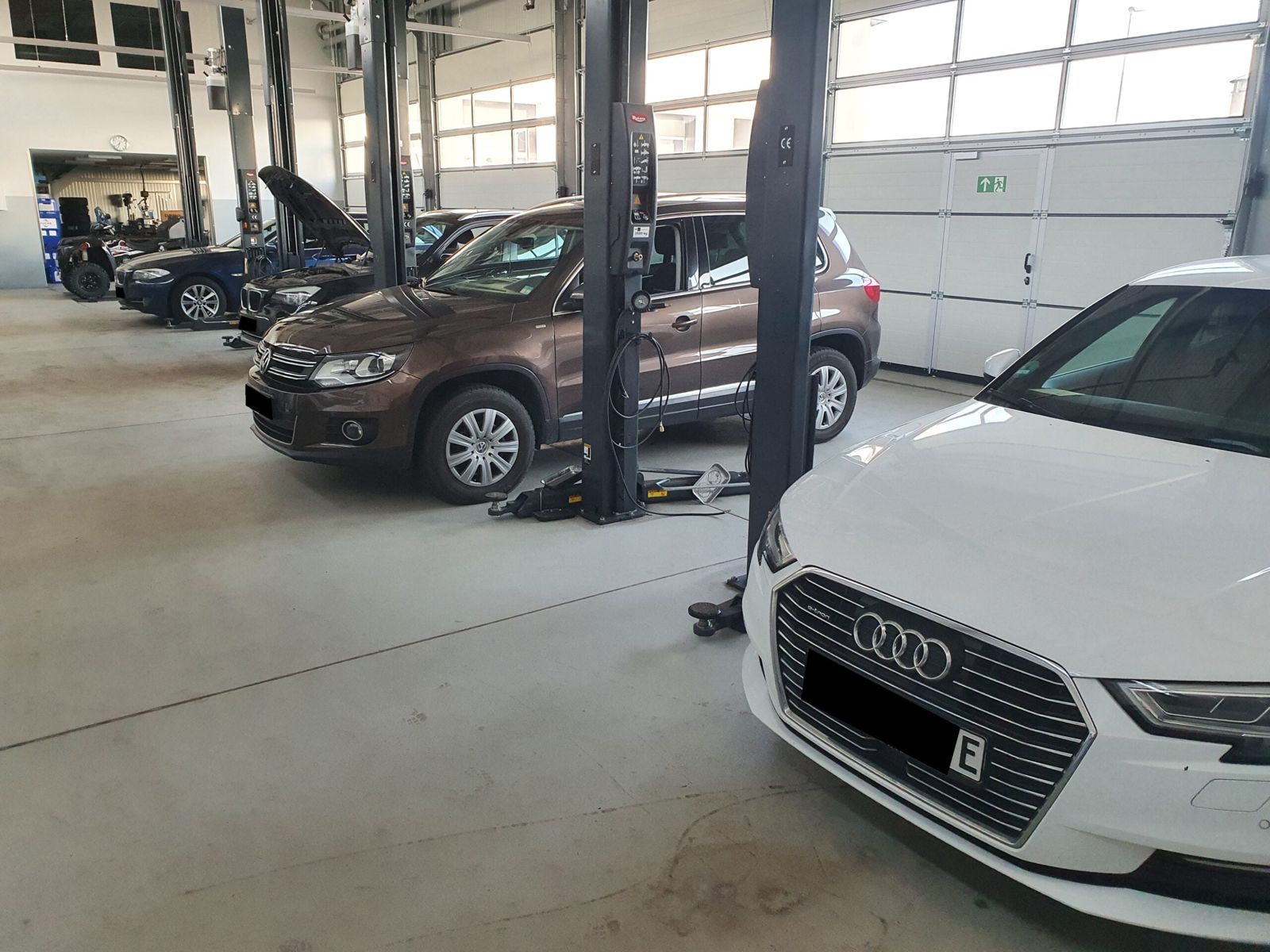 Einblick in die Werkstatt Carworx in Bergtheim, Foto 9