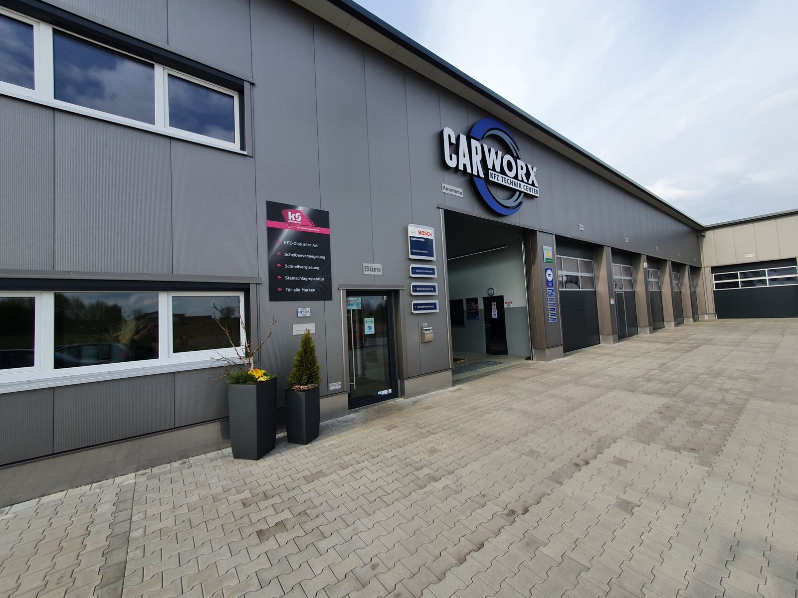 Einblick in die Werkstatt Carworx in Bergtheim, Foto 11