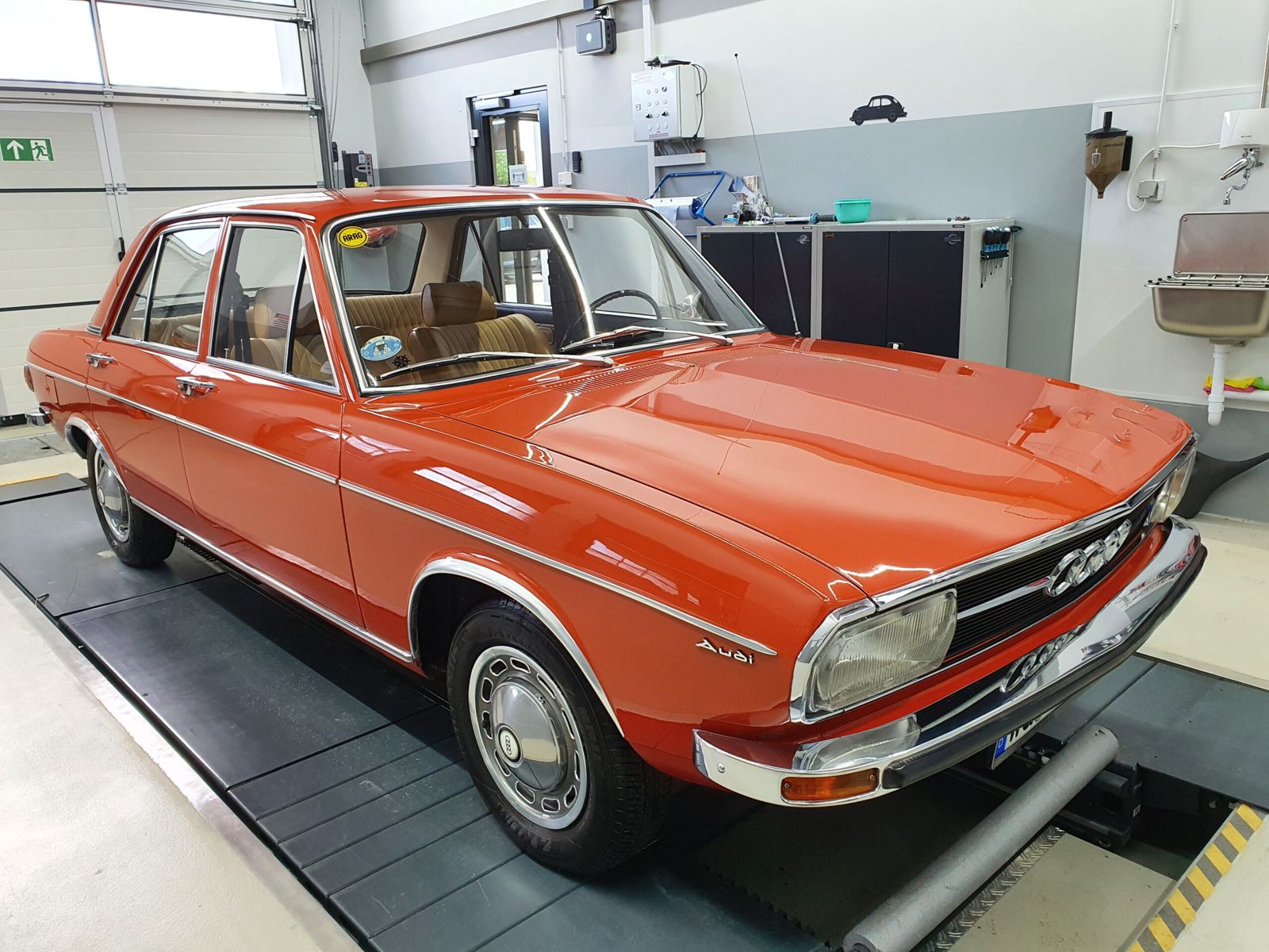 Einblick in die Werkstatt Carworx in Bergtheim, Foto 18