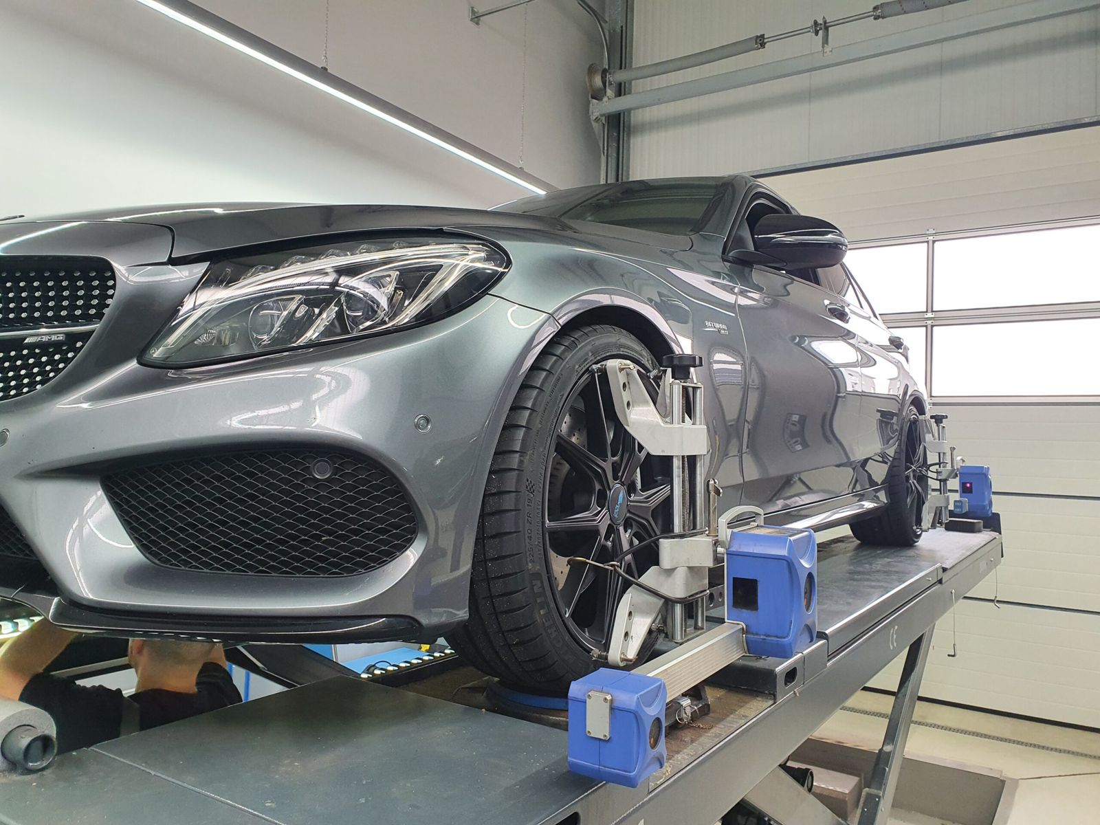 Einblick in die Werkstatt Carworx in Bergtheim, Foto 17
