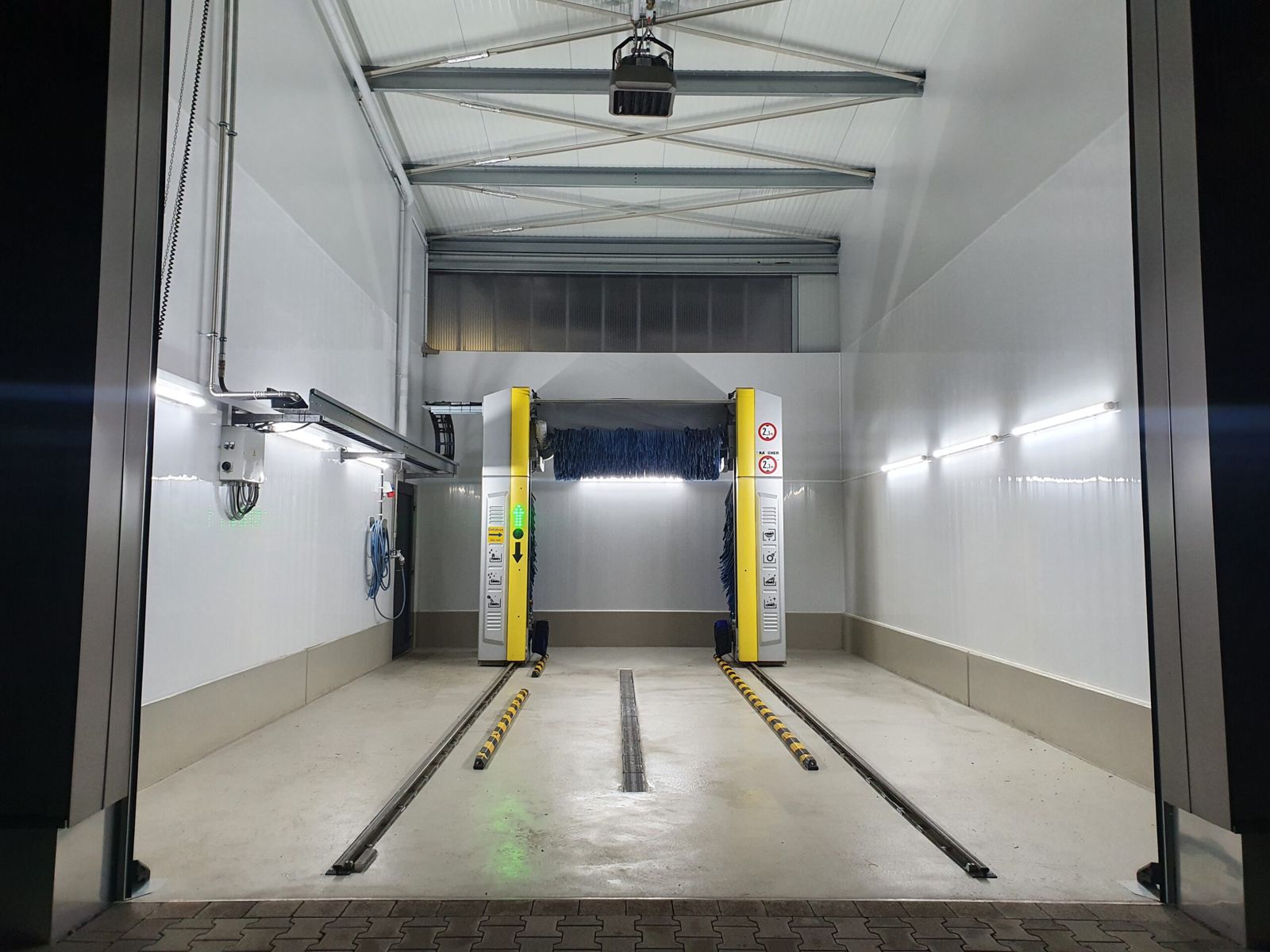 Einblick in die Werkstatt Carworx in Bergtheim, Foto 4
